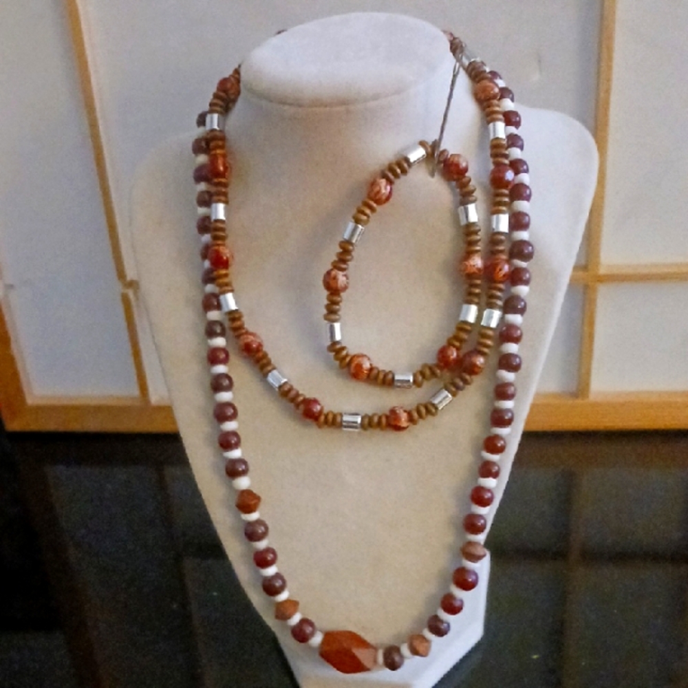 Elegant Multi-Layered Beaded Necklace Set With Braclet. Wooden & Metal Accent